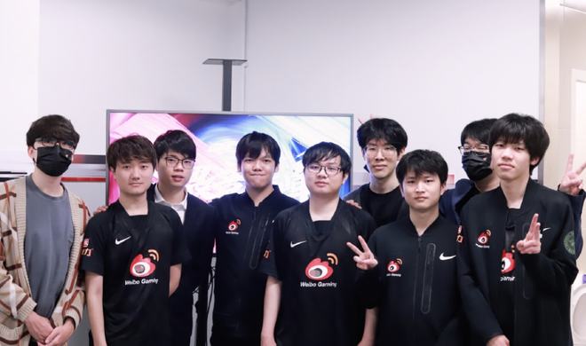 1个孩子和 1个孩子和